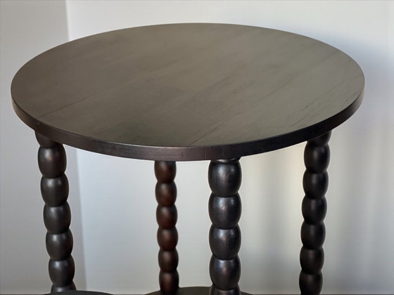 Image 1 of Ensemble table d'appoint et 2 tabourets, bois teinté noir Circa 1950