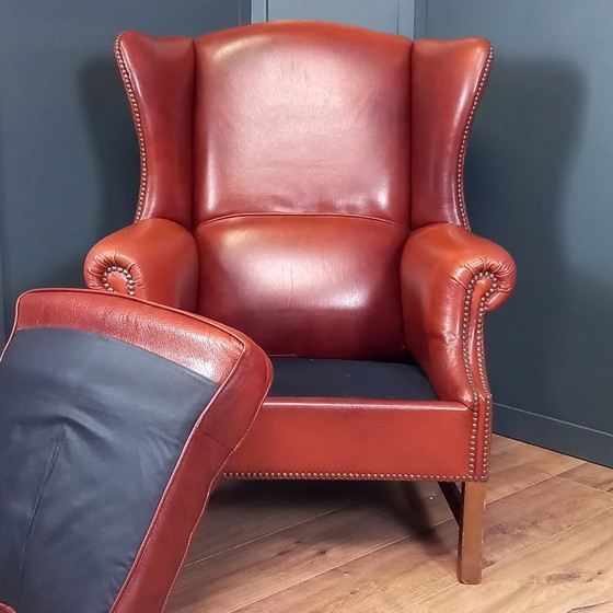 Image 1 of Grande poltrona inglese con ala a sbalzo rivestita in pelle di pecora