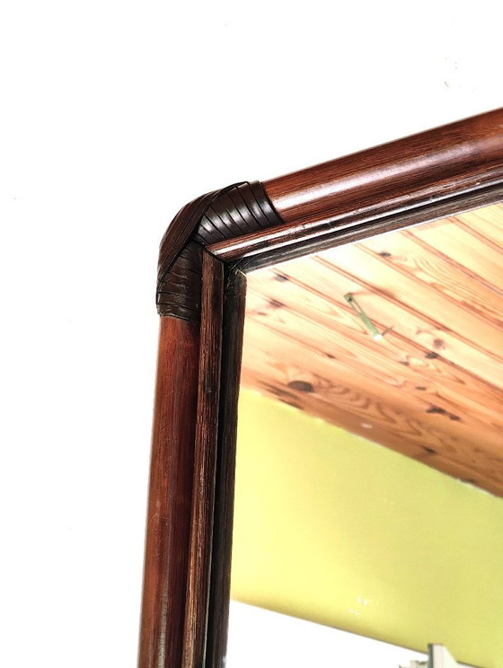 Antieke spiegel gemaakt van bamboe en gevlochten leer. – Leather, Bamboo (photo 6 of 11)