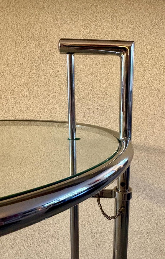 Image 1 of 2 tavolini laterali disegnati da Eileen Gray - altezza regolabile