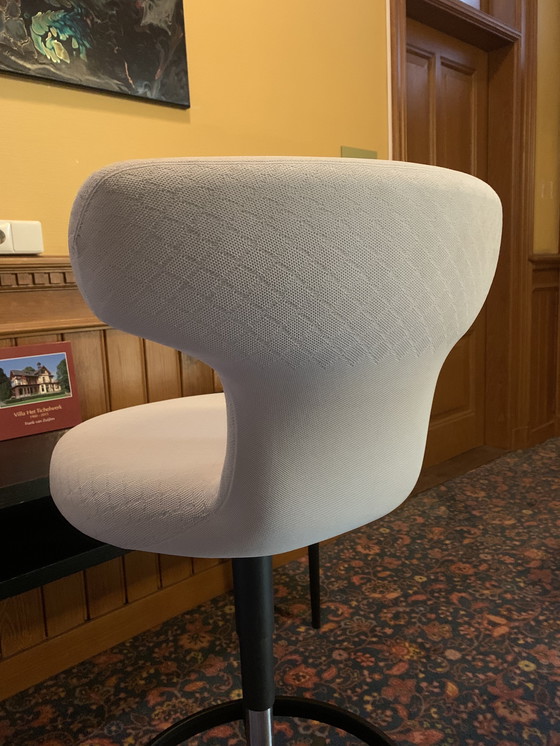 Image 1 of 4x Vitra Pivot Barhocker, hellgrau