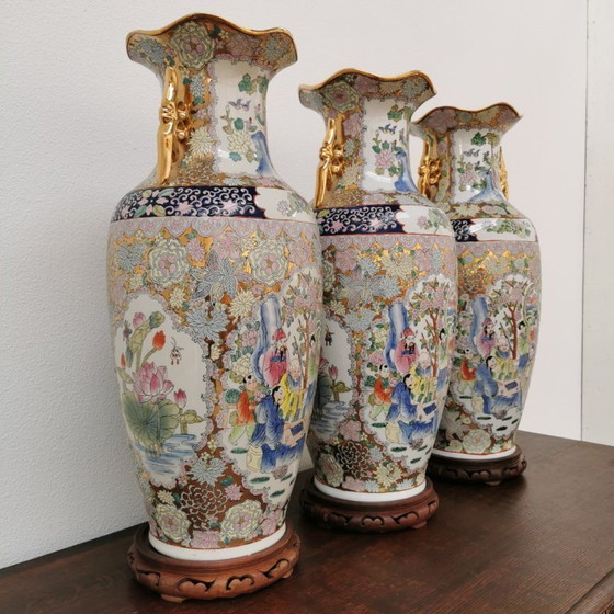 Image 1 of Set van 3 Vintage Oosterse vazen Balustervazen, Cantonporselein, porselein