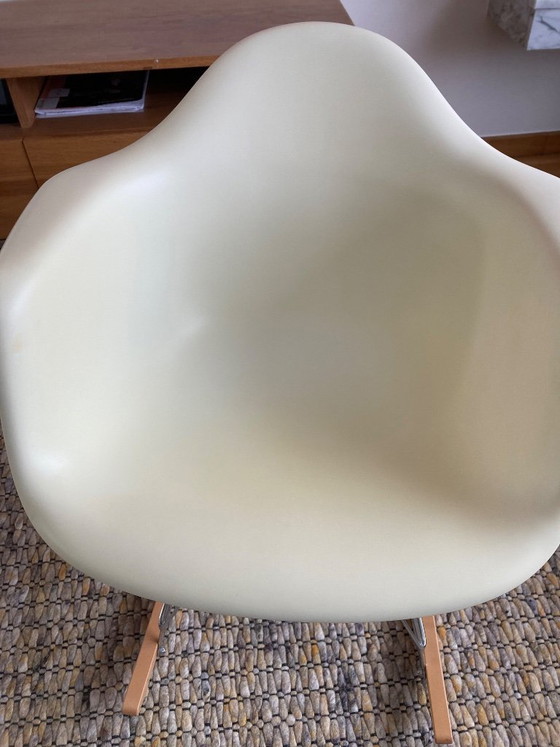 Image 1 of Silla mecedora Vitra Eames RAR