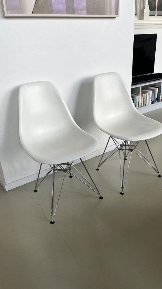 4x VITRA Eames DSR Stuhl mit Chromfuß – Esszimmerstühle, Metal, Plastic (photo 3 of 6)