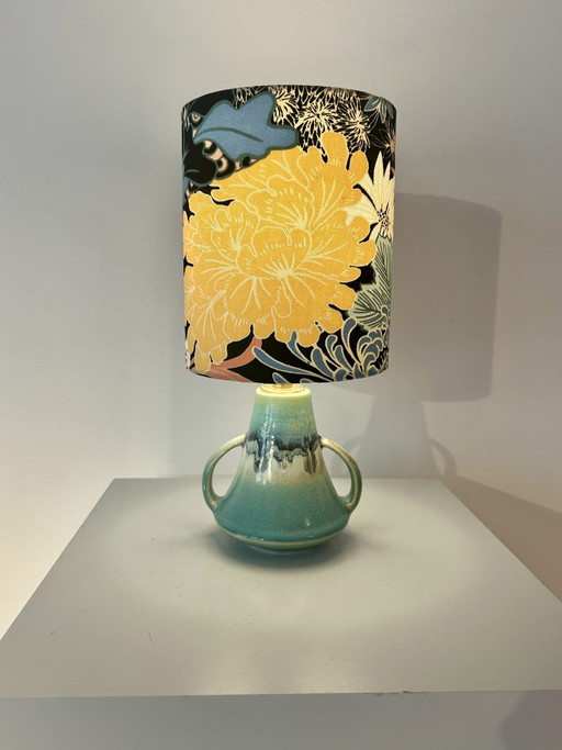 Japanese vase lamp with ethereal shade - Japandi style
