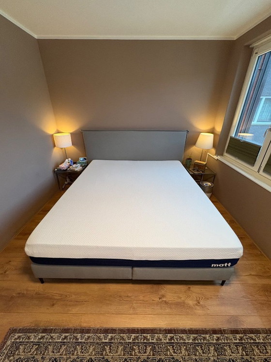Image 1 of Matt Sleeps Originele Boxspring | 180×210cm | Grijs | Kussen hoofdbord