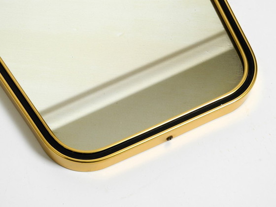 Image 1 of Bellissimo piccolo specchio da parete in ottone di metà secolo con cinturino intrecciato