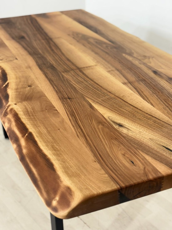 Image 1 of Eettafel van massief walnotenhout / Tafel / Eetkamertafel / Vergadertafel / Woonkamertafel / 199,5 cm breed