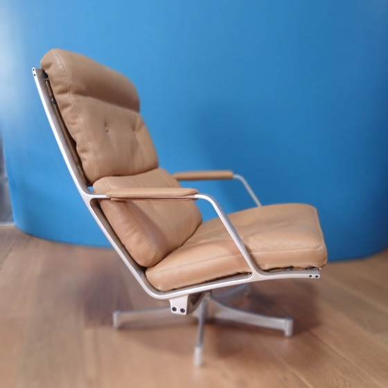 Image 1 of Sessel und Hocker FK85 von Fabricius und Kastholm für die Restaurants von Kill International