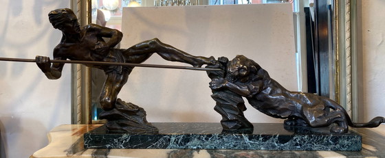 Image 1 of Bronzeskulptur „Mann mit Panther“ – P. Berjean (Art-Deco-Stil)