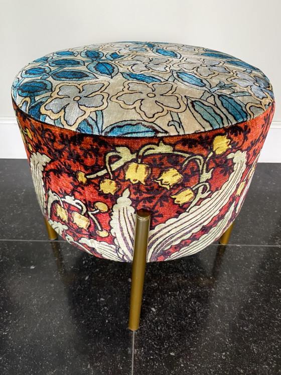 Sgabello upcycled rivestito con tessuto di design – Sgabelli, Metallo, Tessile (photo 3 of 5)