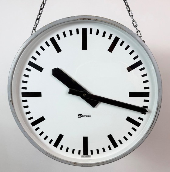 Grande horloge industrielle double face pour chemin de fer ou usine, de la marque Simlex, années 1960 (photo 11 of 18)