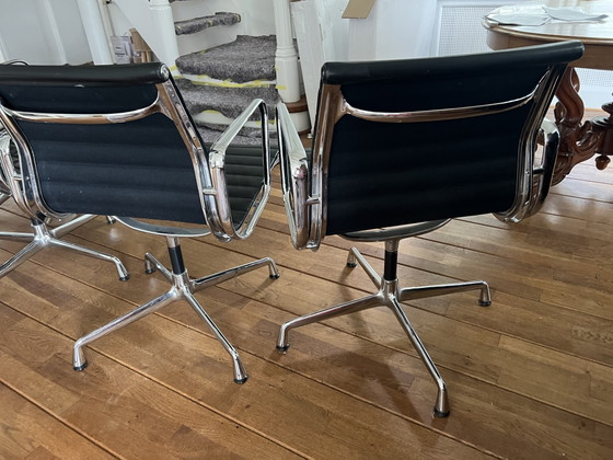 Image 1 of Chaise de conférence Vitra Eames EA 108 Hopsak, lot de 4 (4 pièces)