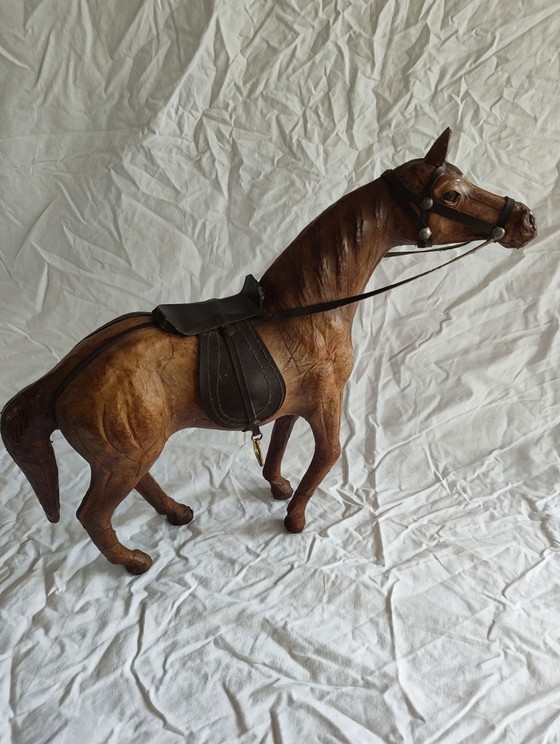 Cheval en cuir avec selle, 35cm de haut. – Objets déco, Métal (photo 7 of 7)