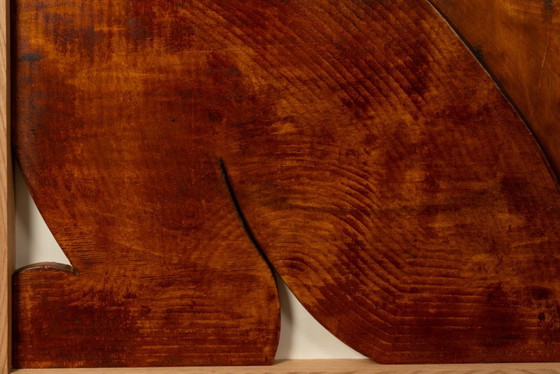 Image 1 of Bas-reliëf met de tekst "Denk buiten de gebaande paden!" in gepatineerd hout. Hedendaags.