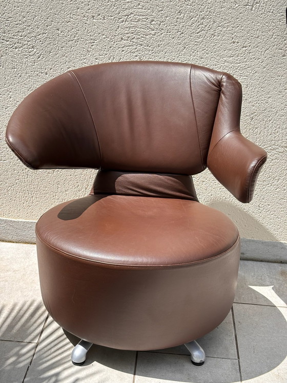 Image 1 of Poltrona Biki di Toshiyuki Kita per Cassina, in pelle marrone cioccolato, girevole, pezzo da collezione.