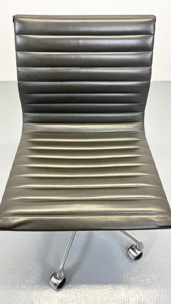 Image 1 of Chaises de bureau Ea117 Icf Sièges Charles & Ray Eames
