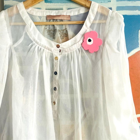 Image 1 of Broche en bois faite à la main, inspirée de Marimekko, coquelicot rose