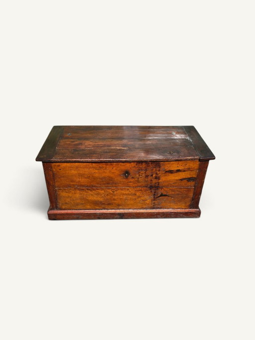 Large Antique Rustic Solid Wood Chest – 19th Century – opbergkast (photo 2 of 5)