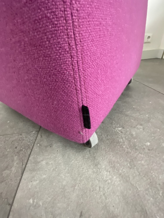 Image 1 of Puff moderno con ruedas - SUBSTANCE - Lila/Morado