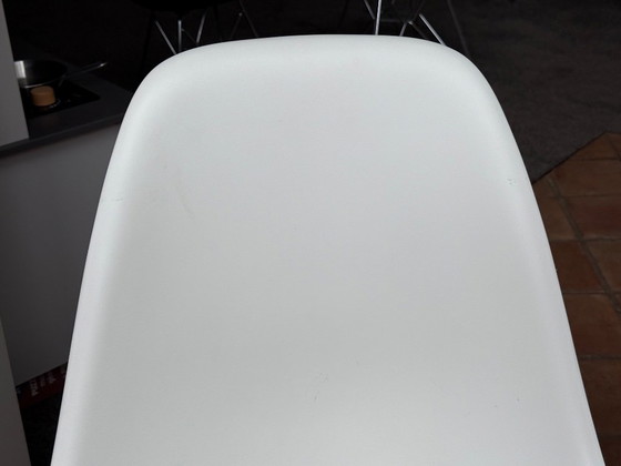 Vitra Eames DSR Sillas de comedor blancas 4 piezas – Plástico (photo 4 of 5)