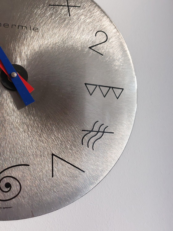 Image 1 of Postmoderne metalen vintage wandklok Hermle Duitsland Memphis-stijl