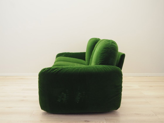 Image 1 of Sofá de terciopelo verde, diseño italiano, años 70, fabricante: Busnelli, diseñador: Arrigo Arrigoni