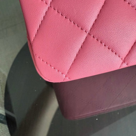 Image 1 of Borsa Chanel Classic Flap Medium - 25 cm in pelle di agnello trapuntata rosa chiaro con finiture argentate, serie 16