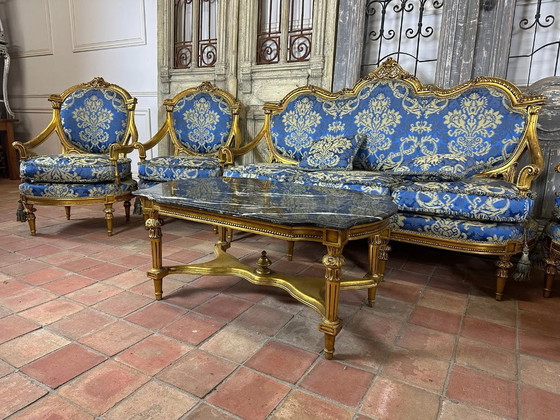 Image 1 of Salotto Luigi XV Rococò – Divano e poltrone dorate – Velluto blu – Oggetto da collezione