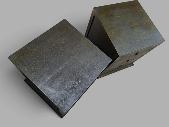 2 Comodini unici rivestiti in shagreen, cassettiere, dimensioni: 50x50cm e 50cm di altezza. – Leather, Wood (photo 5 of 6)
