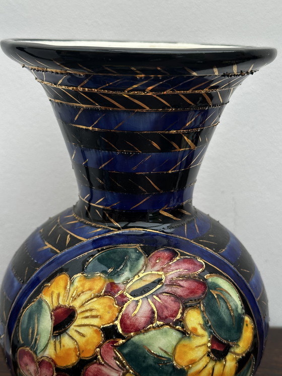 Image 1 of Kleine vaas boule signé Vallauris decor fleuri et ciselé rehaussé of H 22 cm