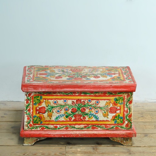 Pequeño cofre de arte popular, circa 1930.