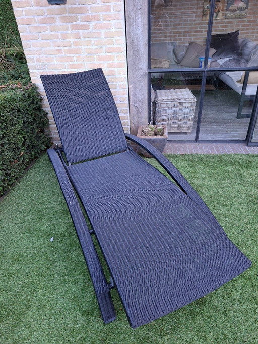 1x Manutti Wicker Lounger Black NEW