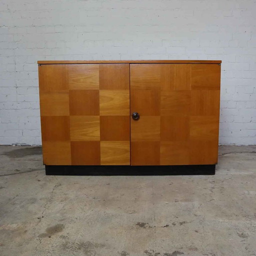 Armoire vintage d'Europe de l'Est