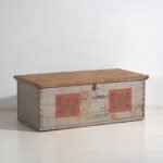 Antieke grijze kist met bloemdetails, gedateerd 1878 #26 – Opbergkast (photo 6 of 10)