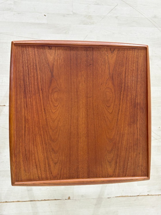 Table d'appoint danoise design milieu du siècle / Table basse en teck / Table d'appoint années 1960 / Table (photo 9 of 10)