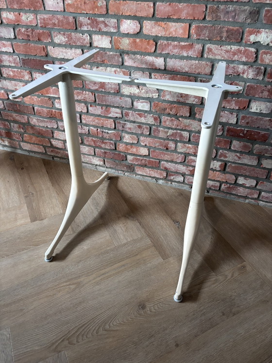 Herman Miller George Nelson Gambe da Tavolo a Piedistallo (Modello 5559) – Tavoli, Aluminium (photo 4 of 8)