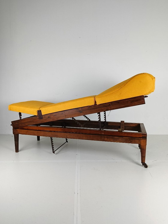 Image 1 of Cama de hospital militar inglesa antigua