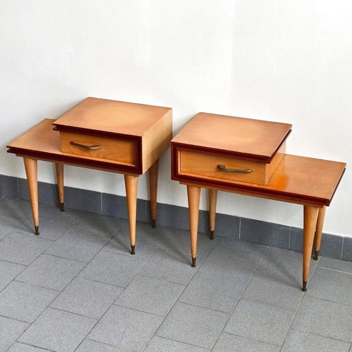PAIR OF ASYMMETRICAL VINTAGE BEDSIDE TABLES FROM THE 1960s IN VARNISHED BEECH & BRASS