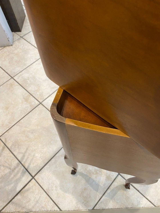 Image 1 of Coppia di comodini in stile Luigi XV con cassetto e nicchia