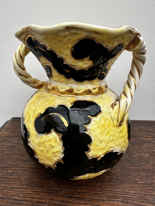 Vaso a sfera giallo e nero con accenti dorati attribuito a Vallauris, altezza 20 cm