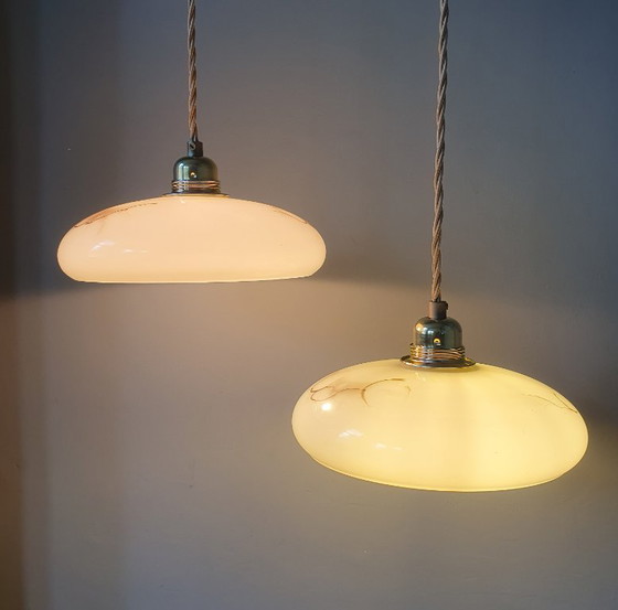 Set di 2 Lampade a Sospensione Vintage in Opalina Marmorizzata – Metal (photo 13 of 22)