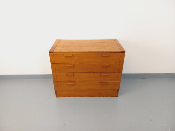 Image 1 of Vintage grenen ladekast uit de jaren 70.