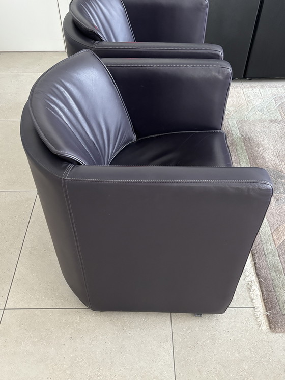 Image 1 of Leolux Fiabo armchair eggplant color