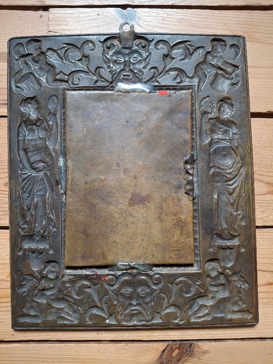 Miroir cadre en laiton repoussé vers 1900, glace biseautée, rare, Métal, Marron, Classicisme (photo 11 sur 11)
