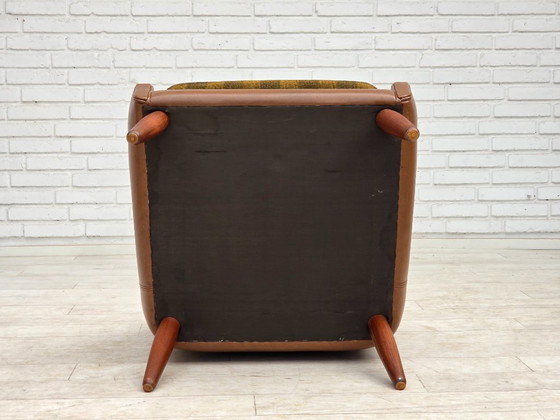 Image 1 of Anni '70, poltrona danese, similpelle, gambe in legno di teak.