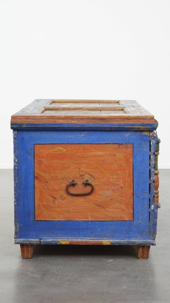 Image 1 of Le coffre de mariée/table basse antique peint à la main du 19e siècle