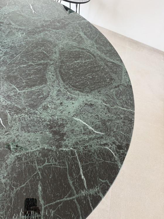 Originele Alpe Verdi Knoll Tulip Eettafel 137 Rond Nieuwstaat!! Eero Saarinen Wit/Zwarte Poot – Marble (photo 7 of 15)