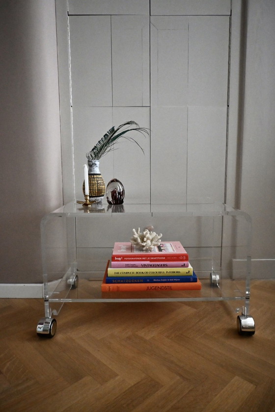 Michel Dumas Plexiglas Side Table/LP Table Roche Bobois '70s, Transparent (photo 5 of 12)