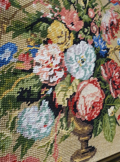 2043 Classic Vintage Embroidery With Flowers